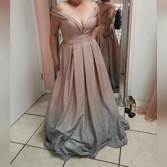 NWT CR839 Off shoulder ball gown with glitter ombre fabric Size 12 - Picture 5 of 9